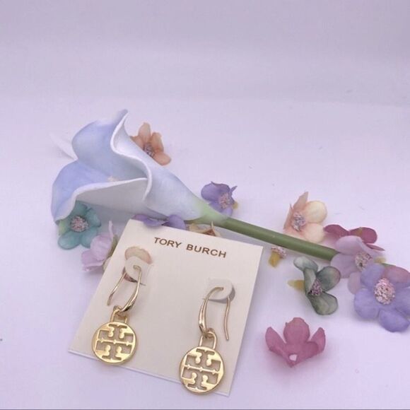 New Tory Burch Gold Logo Fish Hook Dangle Earrings - Picture 2 of 8
